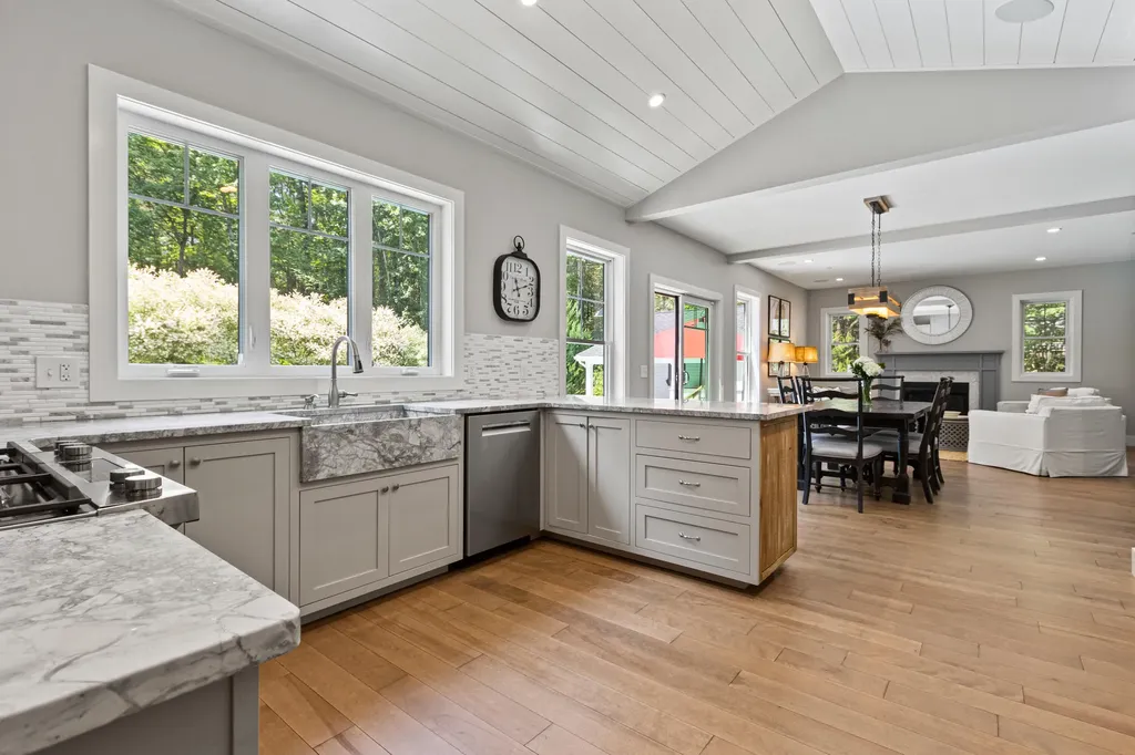 56 Ledgewood Drive Falmouth ME 04105