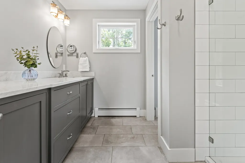 56 Ledgewood Drive Falmouth ME 04105