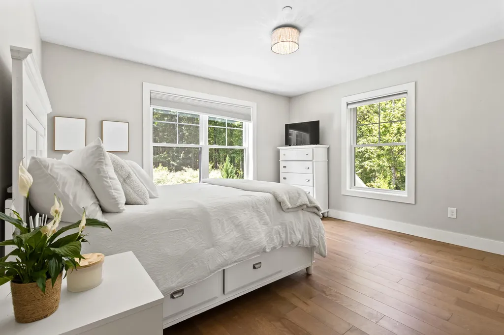 56 Ledgewood Drive Falmouth ME 04105