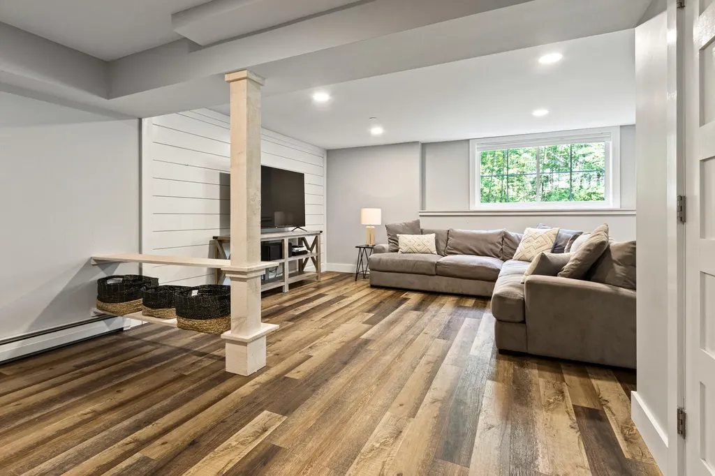 56 Ledgewood Drive Falmouth ME 04105