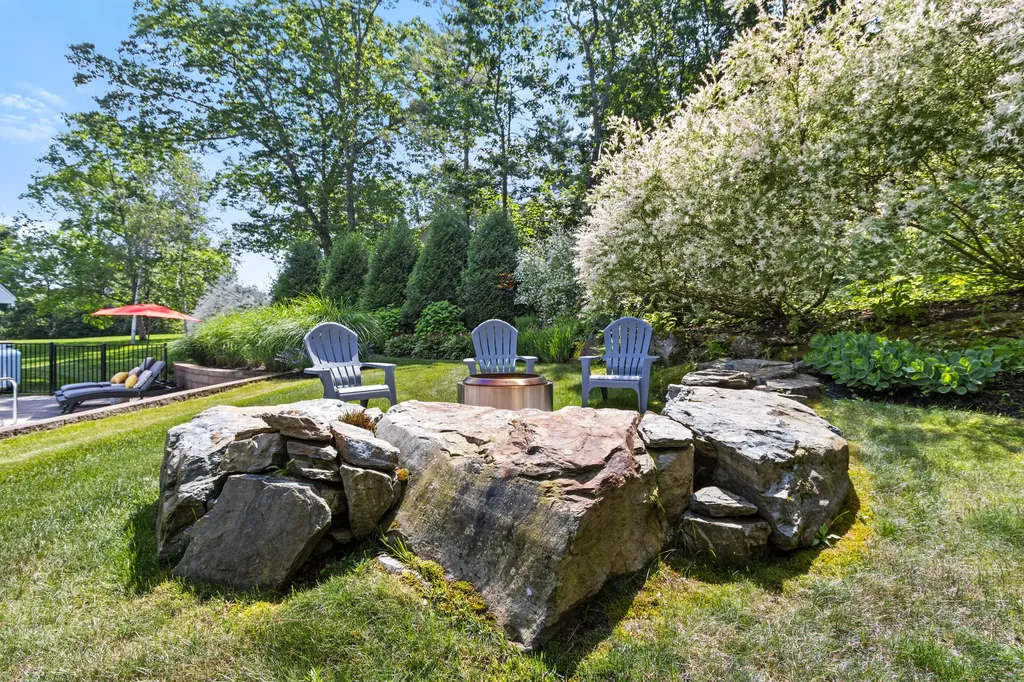 56 Ledgewood Drive Falmouth ME 04105