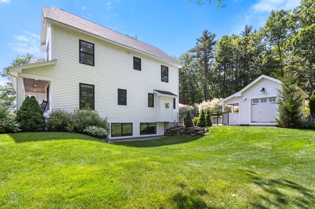 56 Ledgewood Drive Falmouth ME 04105