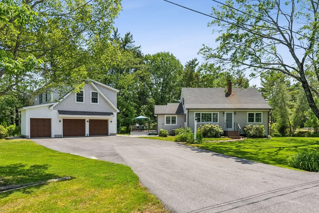 10 Burnell Drive Yarmouth ME 04096