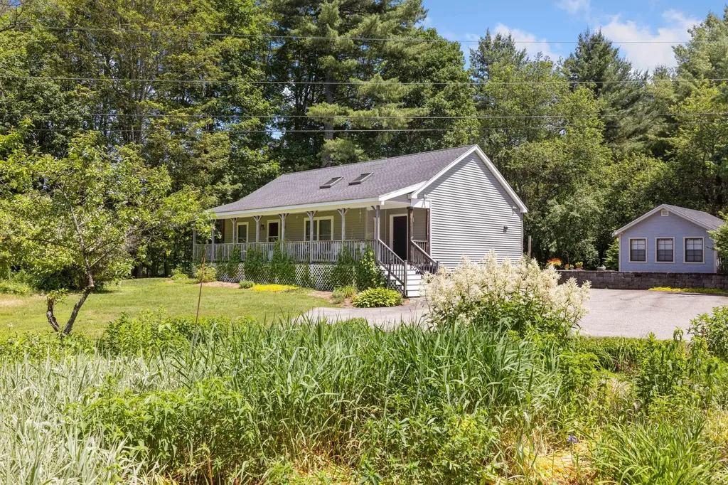 14 Macdonald Lane Buxton ME 04093