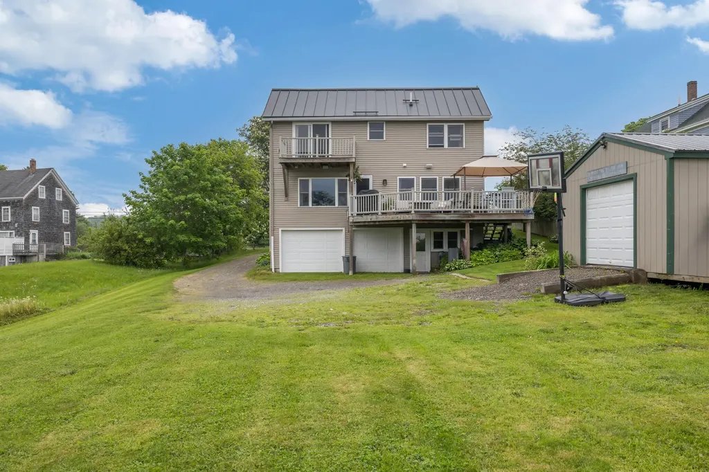 26 Elm Street South Thomaston ME 04858