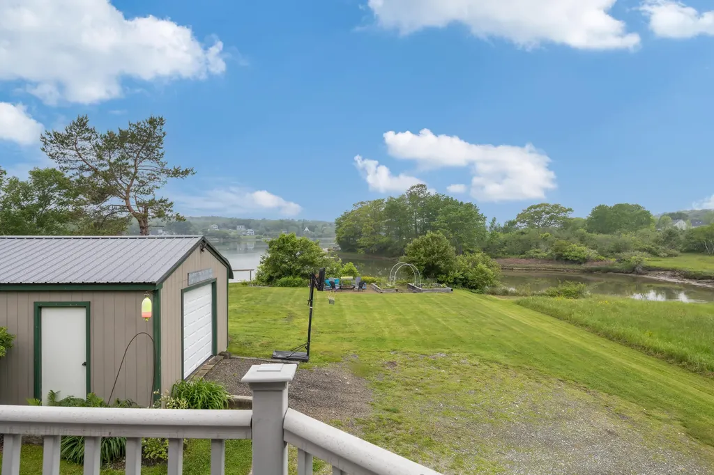 26 Elm Street South Thomaston ME 04858
