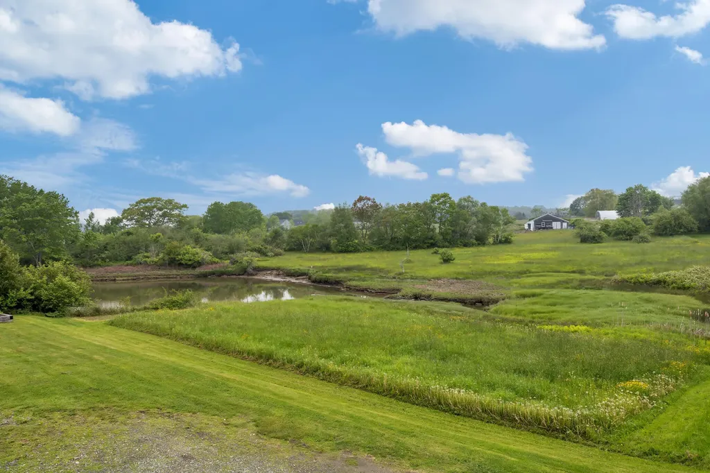 26 Elm Street South Thomaston ME 04858