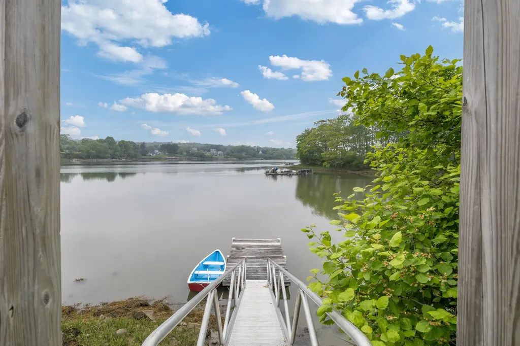 26 Elm Street South Thomaston ME 04858