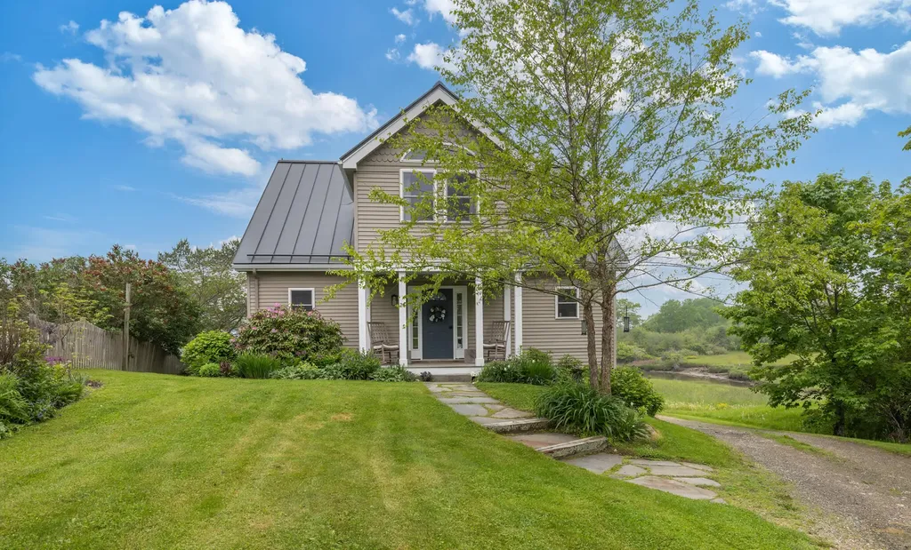 26 Elm Street South Thomaston ME 04858