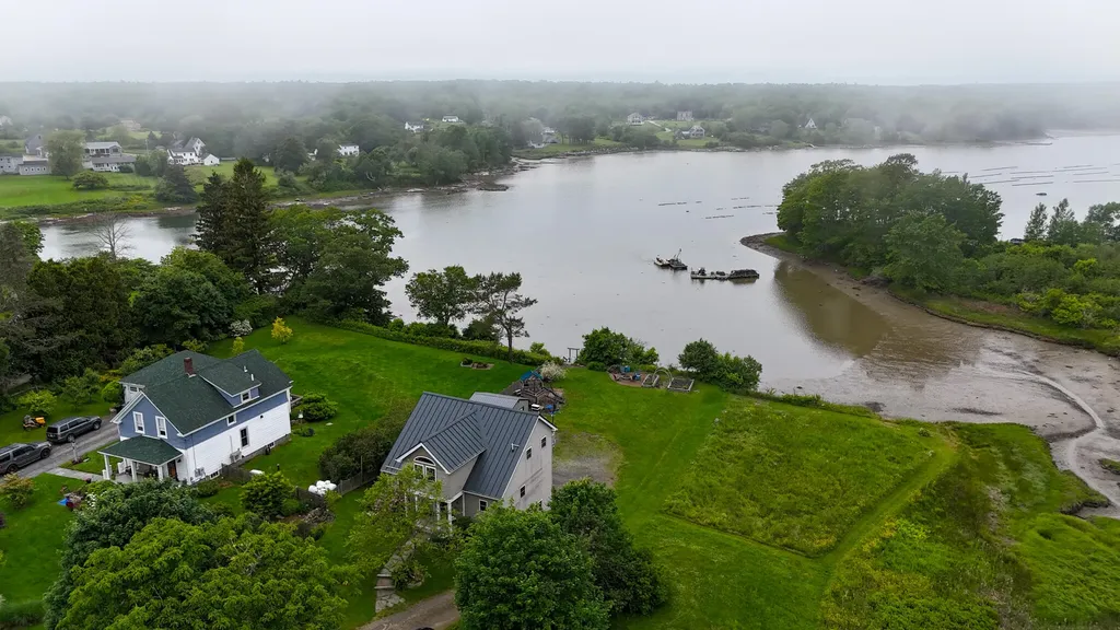 26 Elm Street South Thomaston ME 04858