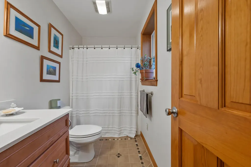 26 Elm Street South Thomaston ME 04858