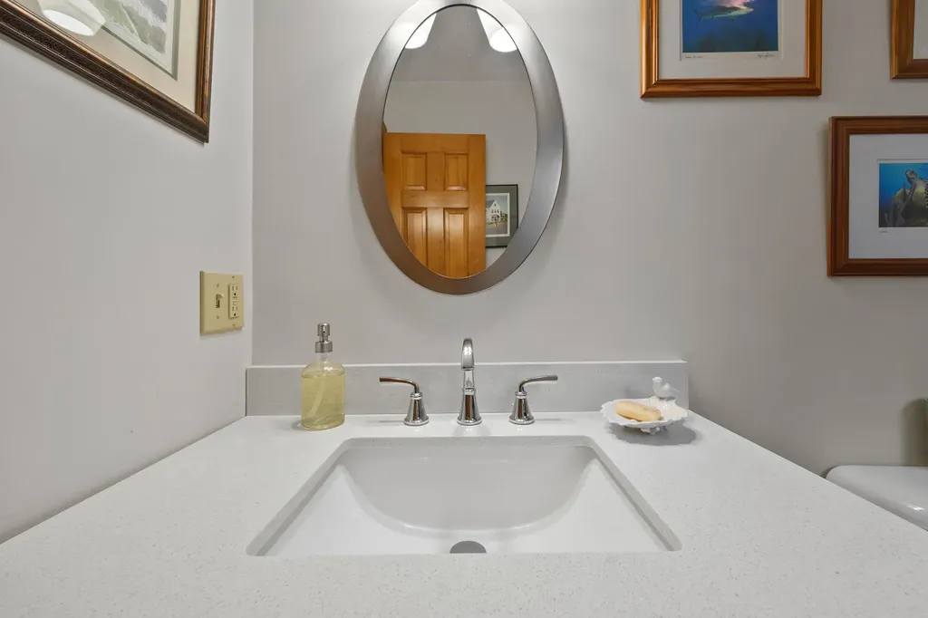 26 Elm Street South Thomaston ME 04858
