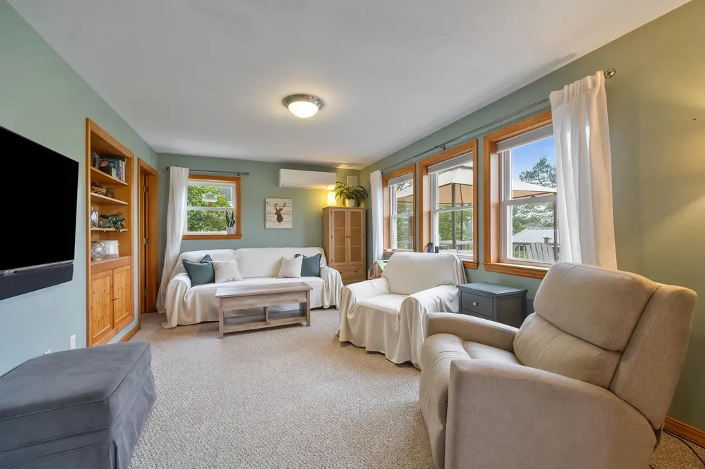 26 Elm Street South Thomaston ME 04858