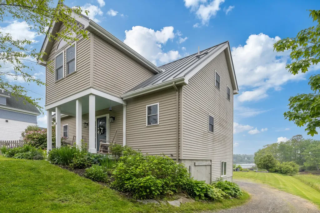 26 Elm Street South Thomaston ME 04858