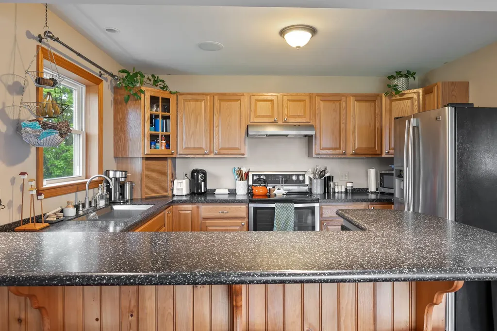26 Elm Street South Thomaston ME 04858