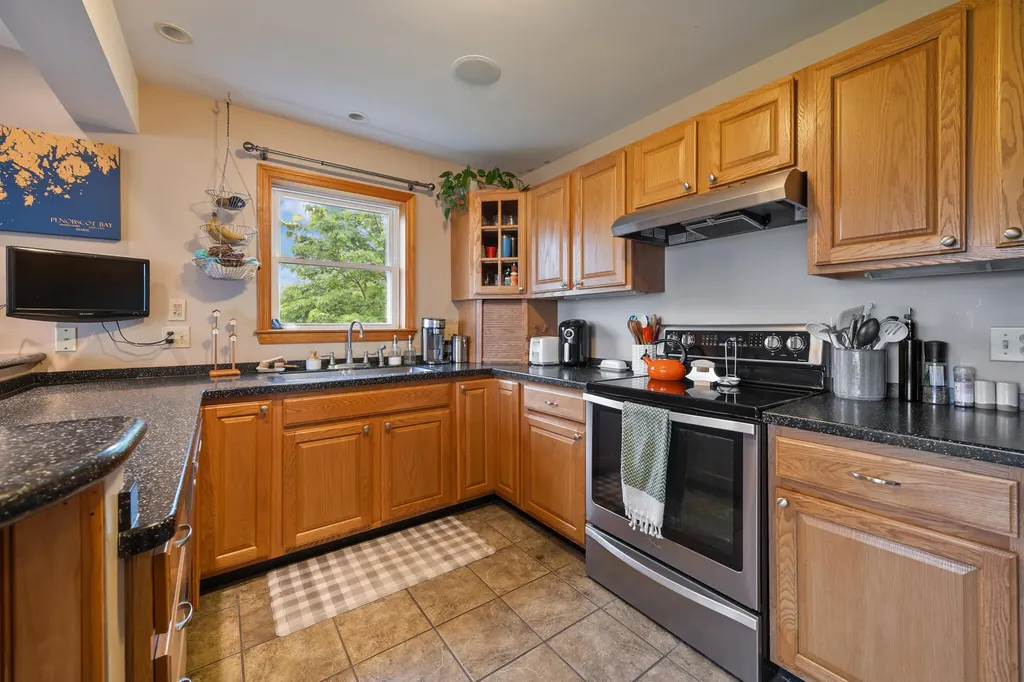26 Elm Street South Thomaston ME 04858