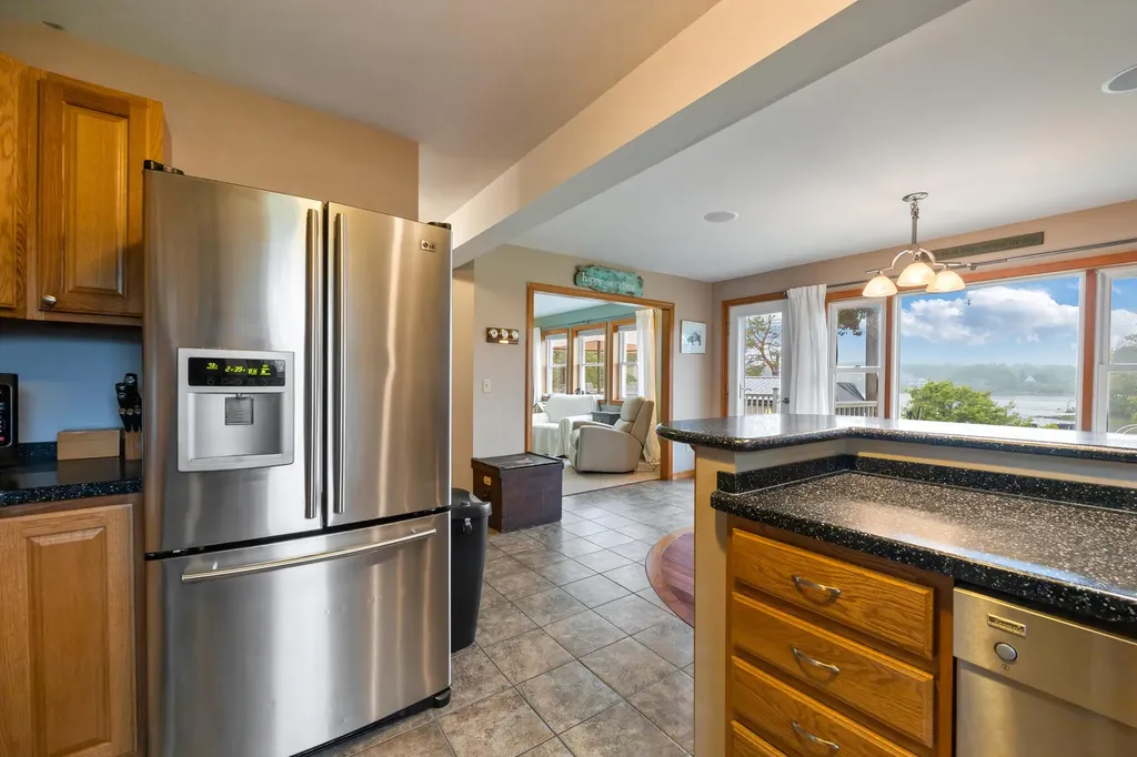 26 Elm Street South Thomaston ME 04858