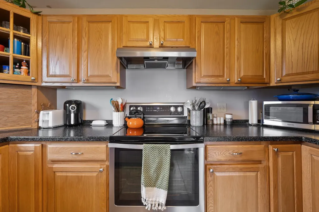 26 Elm Street South Thomaston ME 04858
