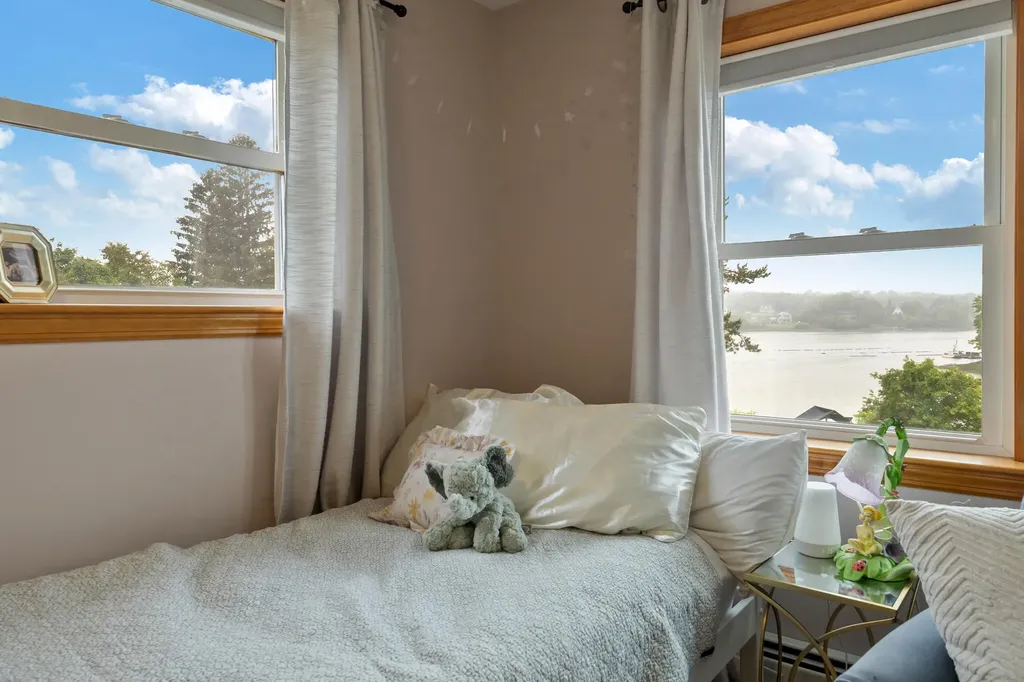 26 Elm Street South Thomaston ME 04858