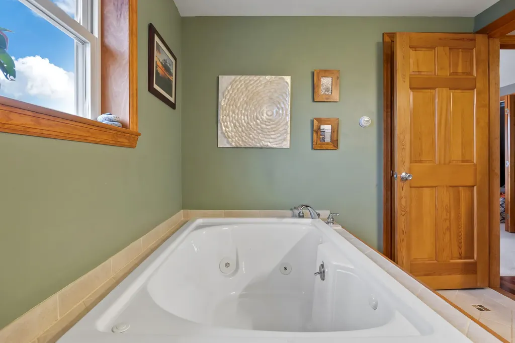 26 Elm Street South Thomaston ME 04858
