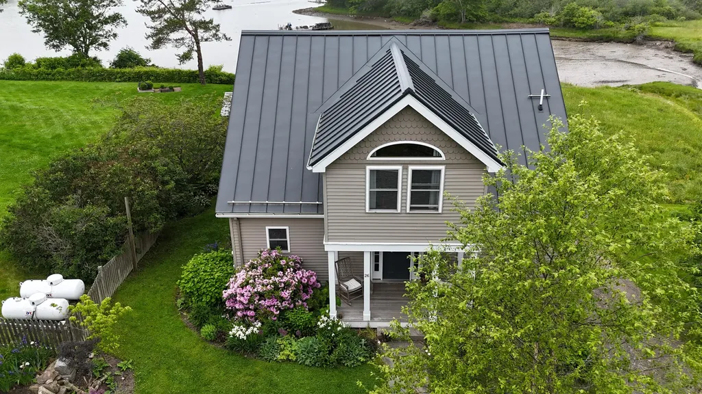 26 Elm Street South Thomaston ME 04858