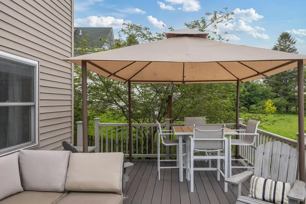 26 Elm Street South Thomaston ME 04858