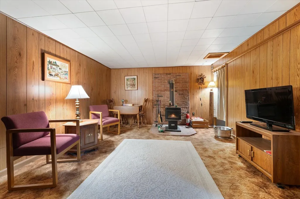 12 Friar Tuck Lane Brewer ME 04412