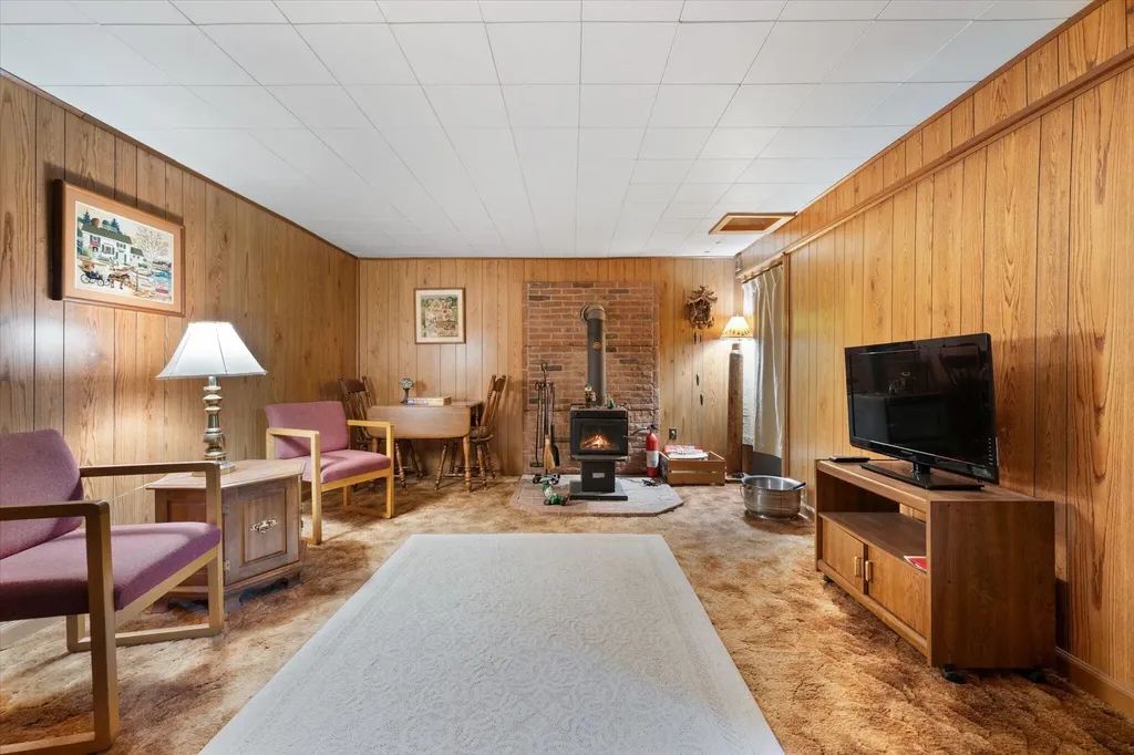 12 Friar Tuck Lane Brewer ME 04412