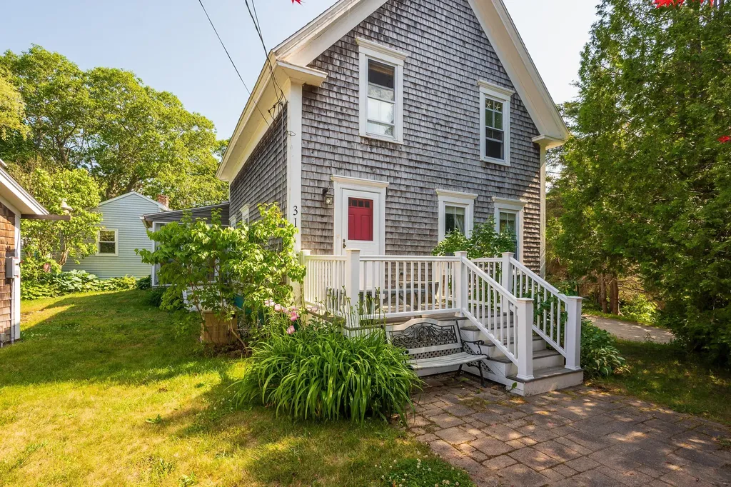 31 Bay Street Boothbay Harbor ME 04538