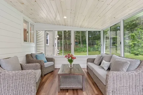 21 Arrowhead Drive Brunswick ME 04011