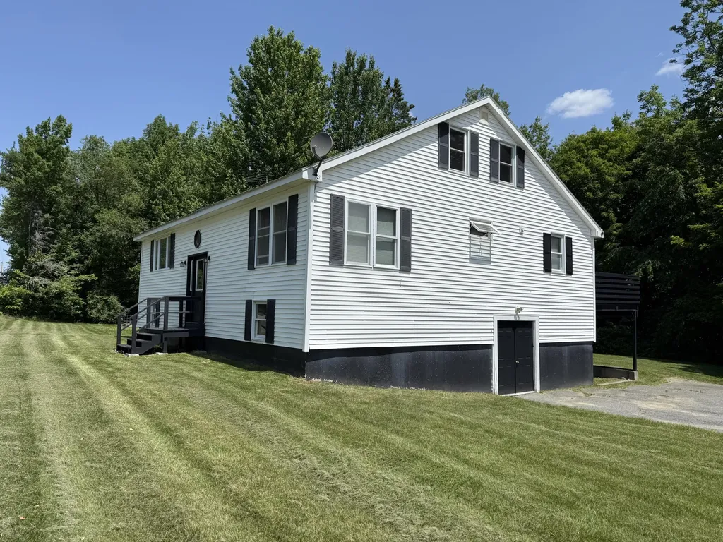 199 Middle Road Bradford ME 04410