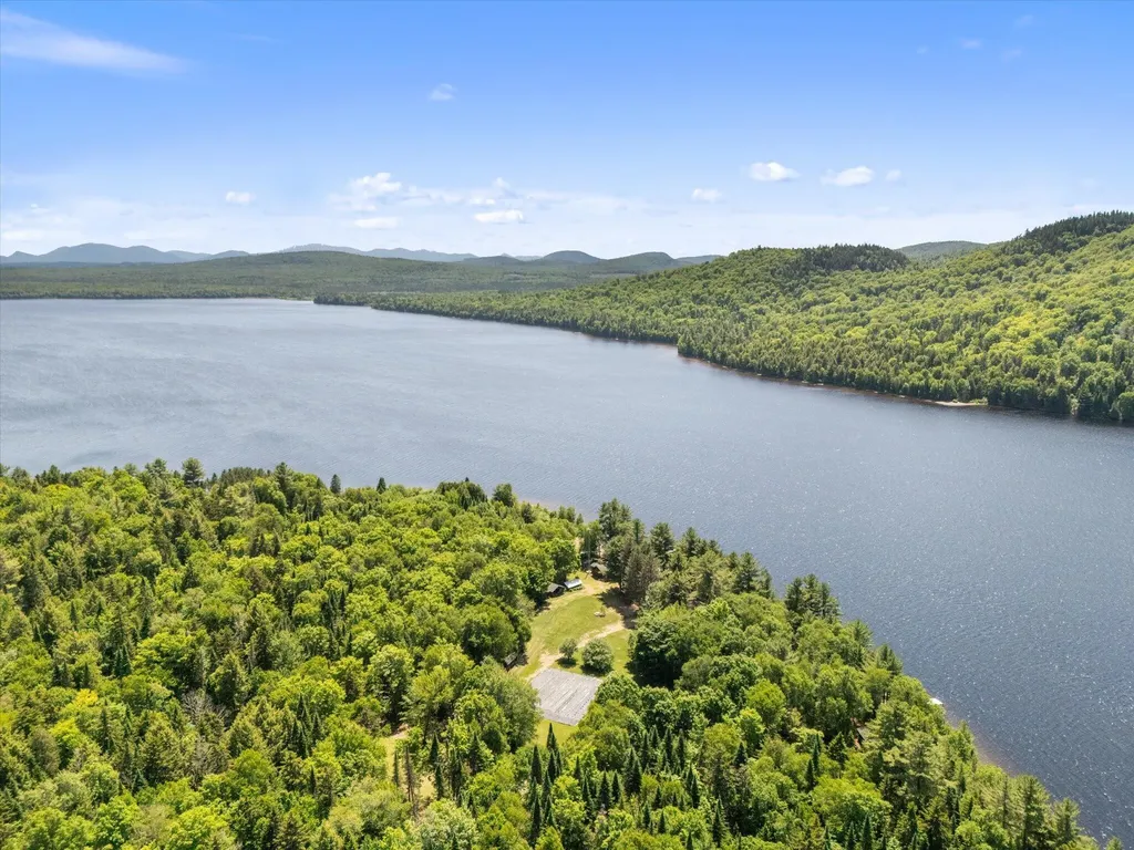 0 Bradford Camps, Munsungan Lake T8 R10 Wels ME 04732