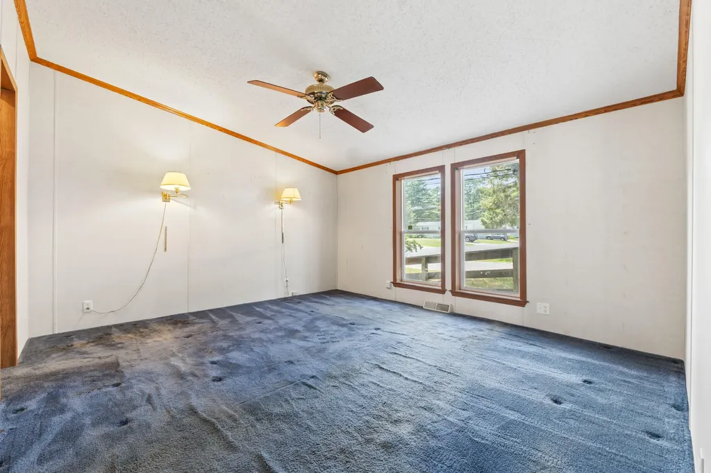 16 Larry Lane Brunswick ME 04011