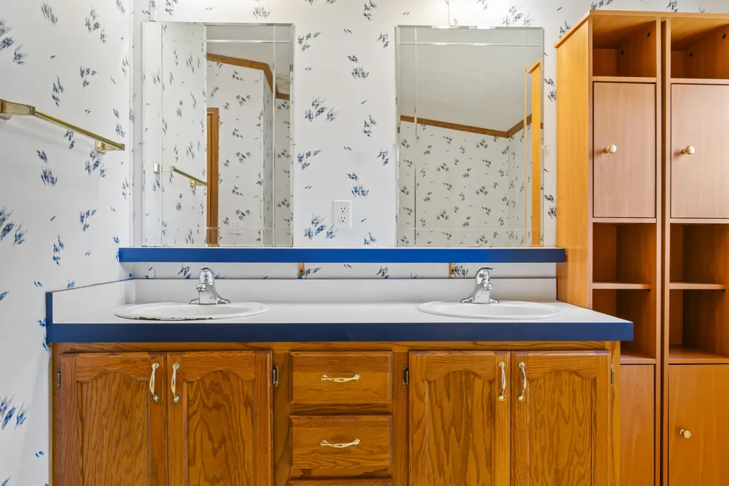 16 Larry Lane Brunswick ME 04011