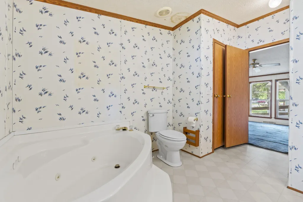 16 Larry Lane Brunswick ME 04011