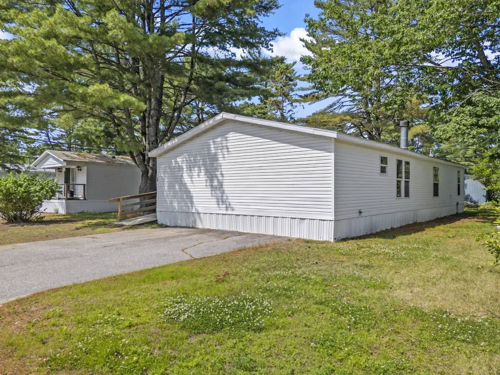 16 Larry Lane Brunswick ME 04011