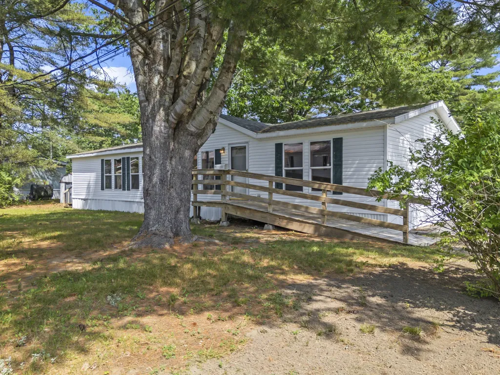16 Larry Lane Brunswick ME 04011