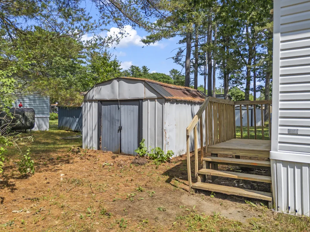 16 Larry Lane Brunswick ME 04011
