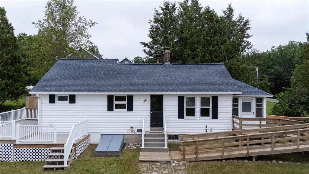 1069 River Avenue Gardiner ME 04345