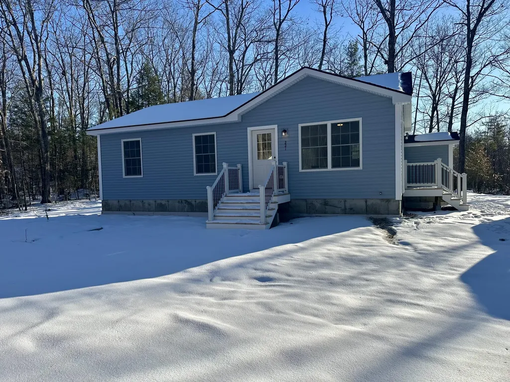 221 Dunton Road Naples ME 04055