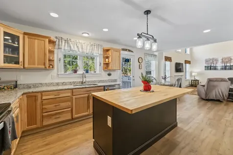 28 Mayberry Landing Naples ME 04055