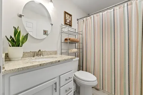28 Mayberry Landing Naples ME 04055