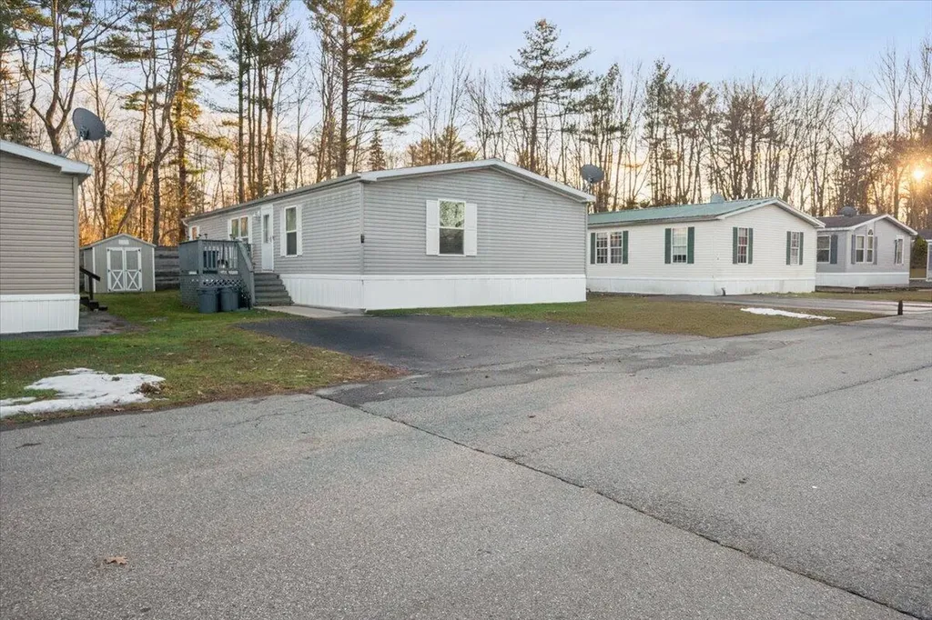 8 Young Avenue Brunswick ME 04011