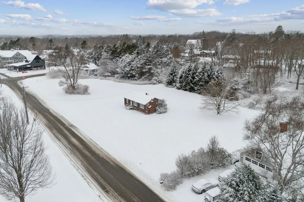 4 Broad Cove Road Cape Elizabeth ME 04107