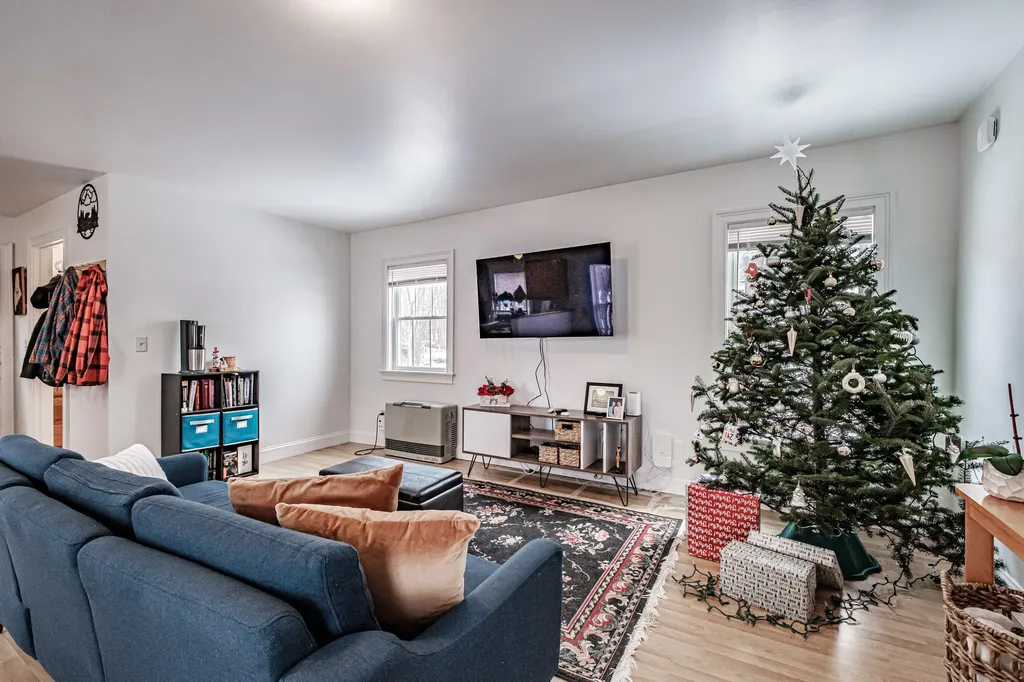27 Beacon Street Bath ME 04530