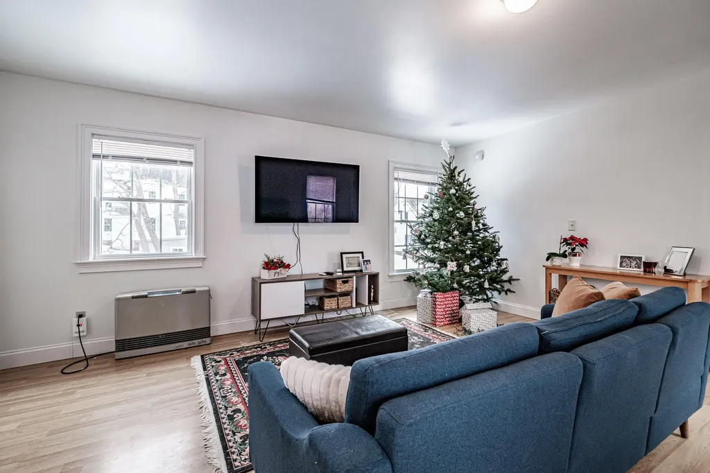 27 Beacon Street Bath ME 04530