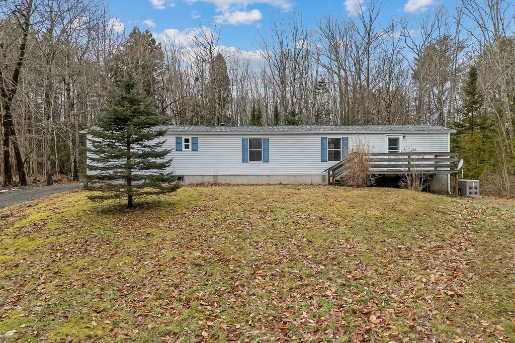 155 Dingley Road Bowdoinham ME 04008