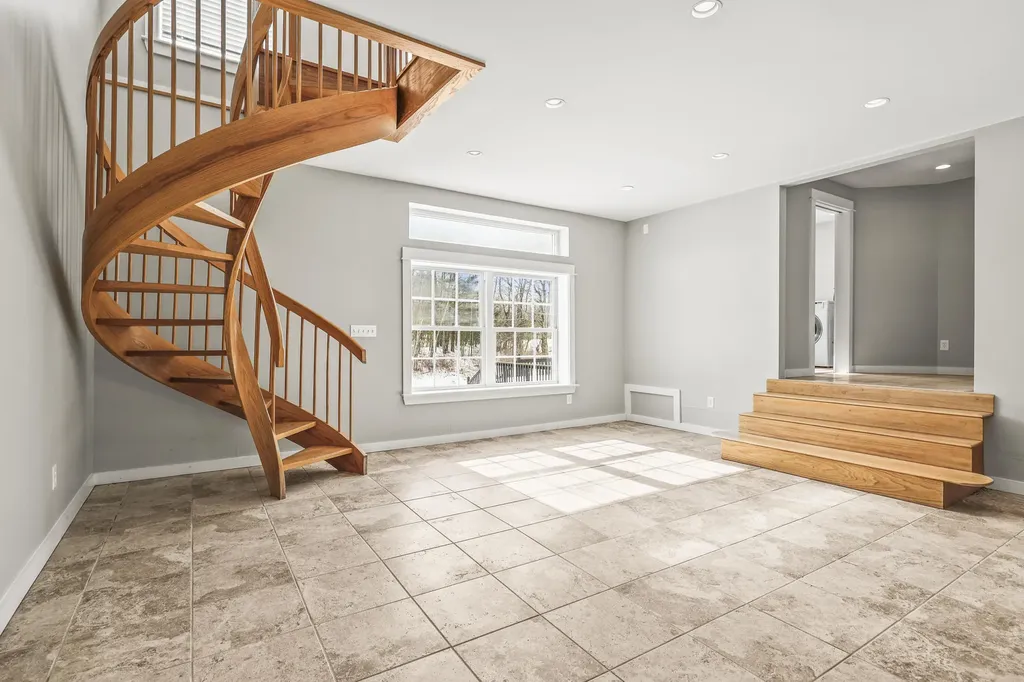 111 Dutton Road China ME 04358