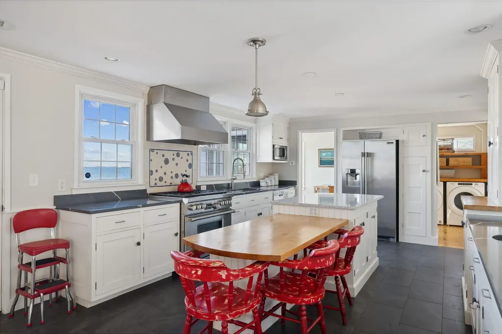 4 Garden Circle Cape Elizabeth ME 04107