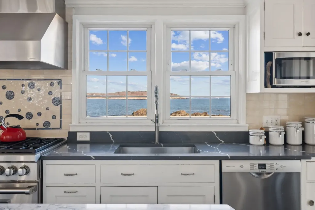 4 Garden Circle Cape Elizabeth ME 04107